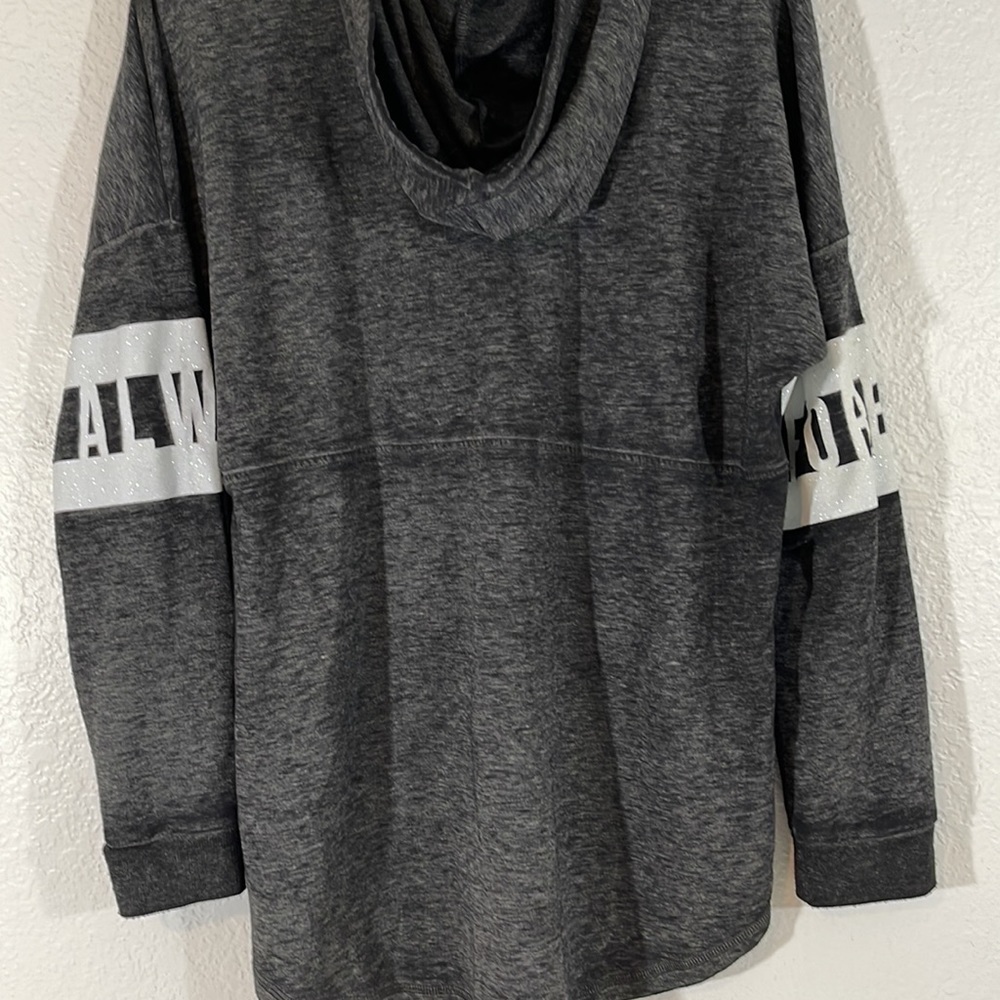 No Boundaries Juniors' Graphic Shirttail Jogger Sweatshirt Size Large - Picture 5 of 7